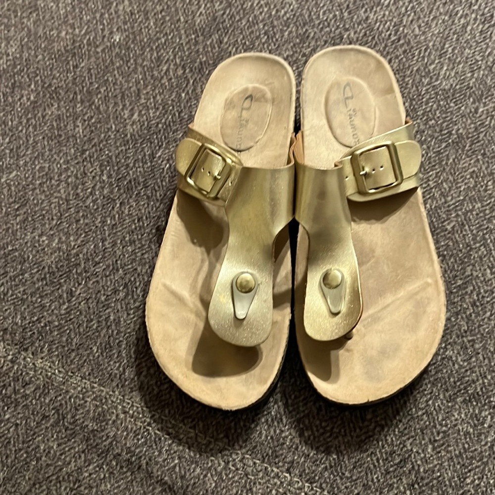 Nice cute sandals by cl laundry!